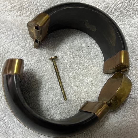 Antique Bracelet - Big & Chunky Ethnic Horn and Carnelian Stone w/ Brass Trim - Picture 3 of 8